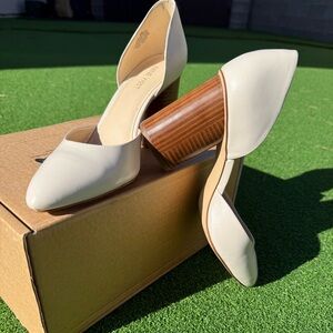 Nine West Cream Leather Heels with Wooden Block Heel Size 8.5